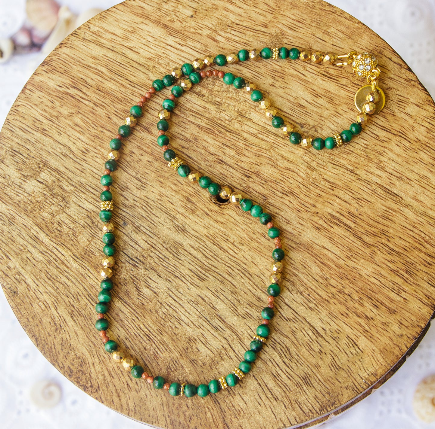 Collier ras de cou en perles de malachite, hematite et sunstone - caurisandco