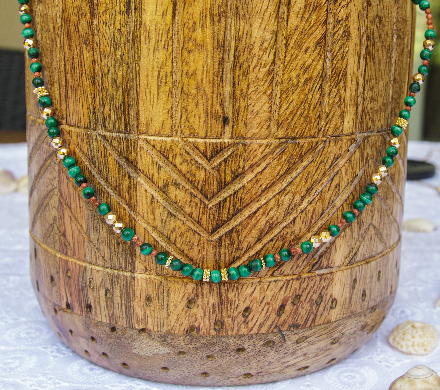 Collier ras de cou en perles de malachite, hematite et sunstone - caurisandco