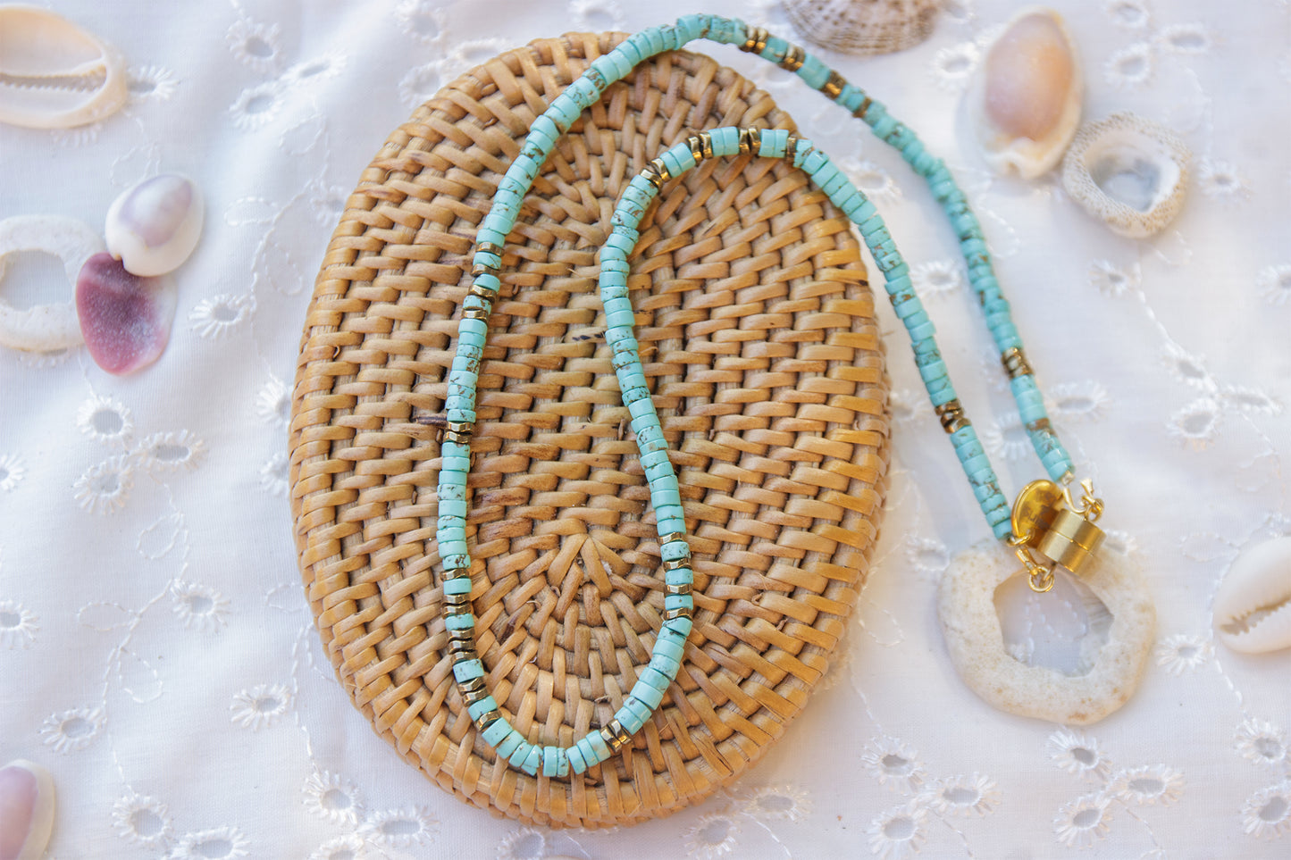 Collier ras de cou de perles en rondelle de howlite turquoise 4mm - caurisandco