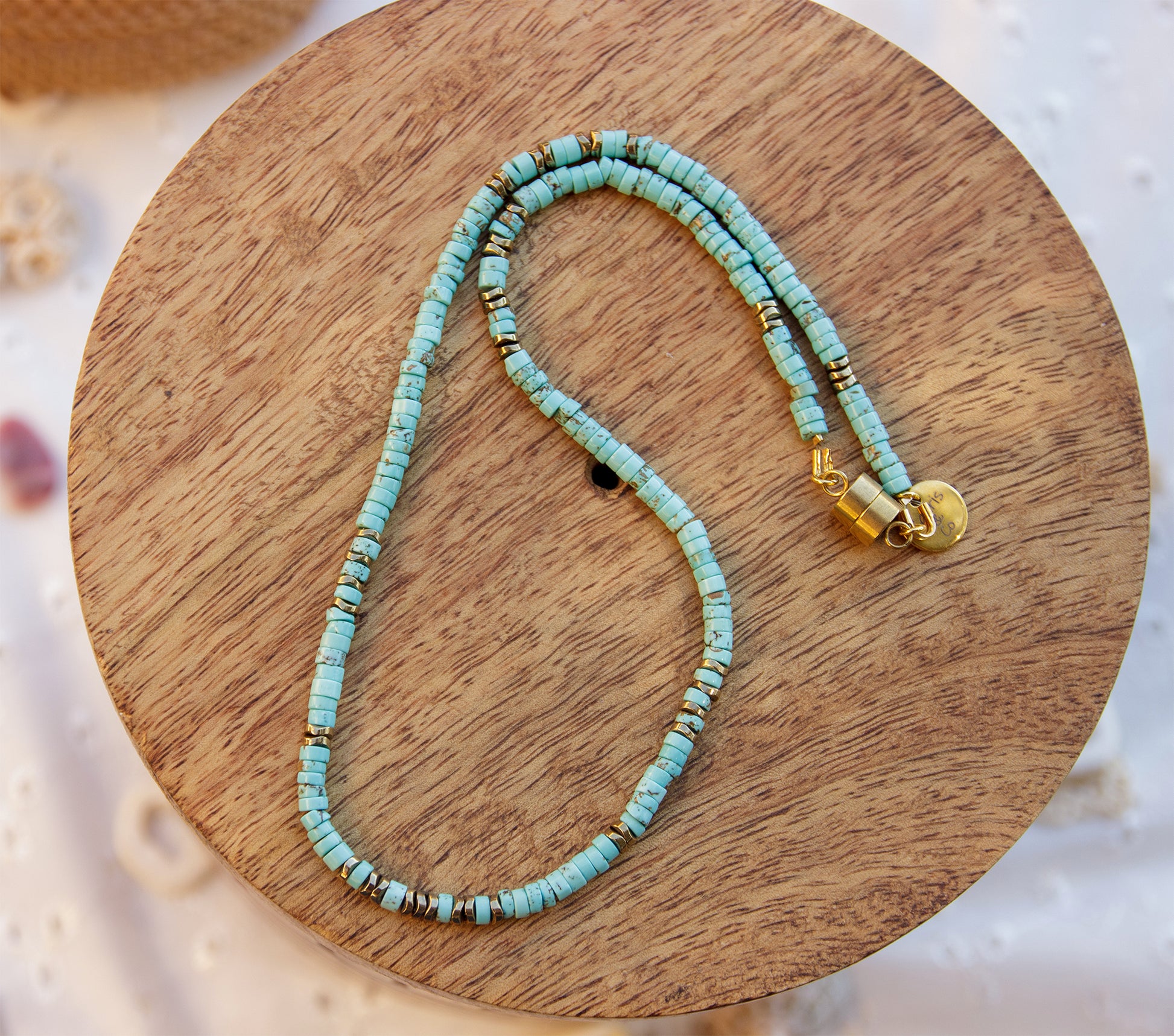 Collier ras de cou de perles en rondelle de howlite turquoise 4mm - caurisandco