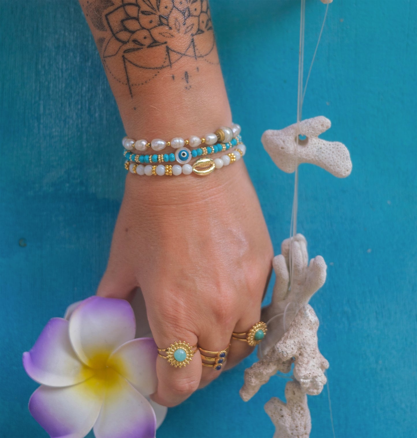Bracelet femme nacre et cauri doré 6 mm - caurisandco