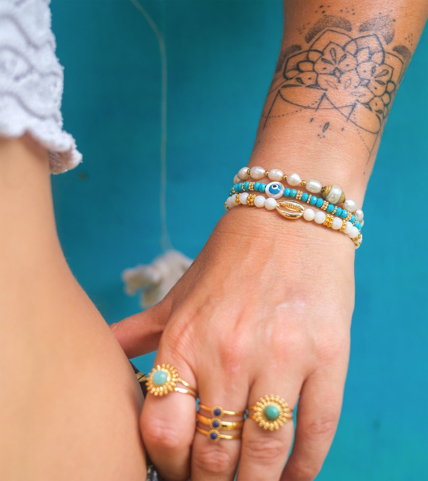 Bracelet femme nacre et cauri doré 6 mm - caurisandco