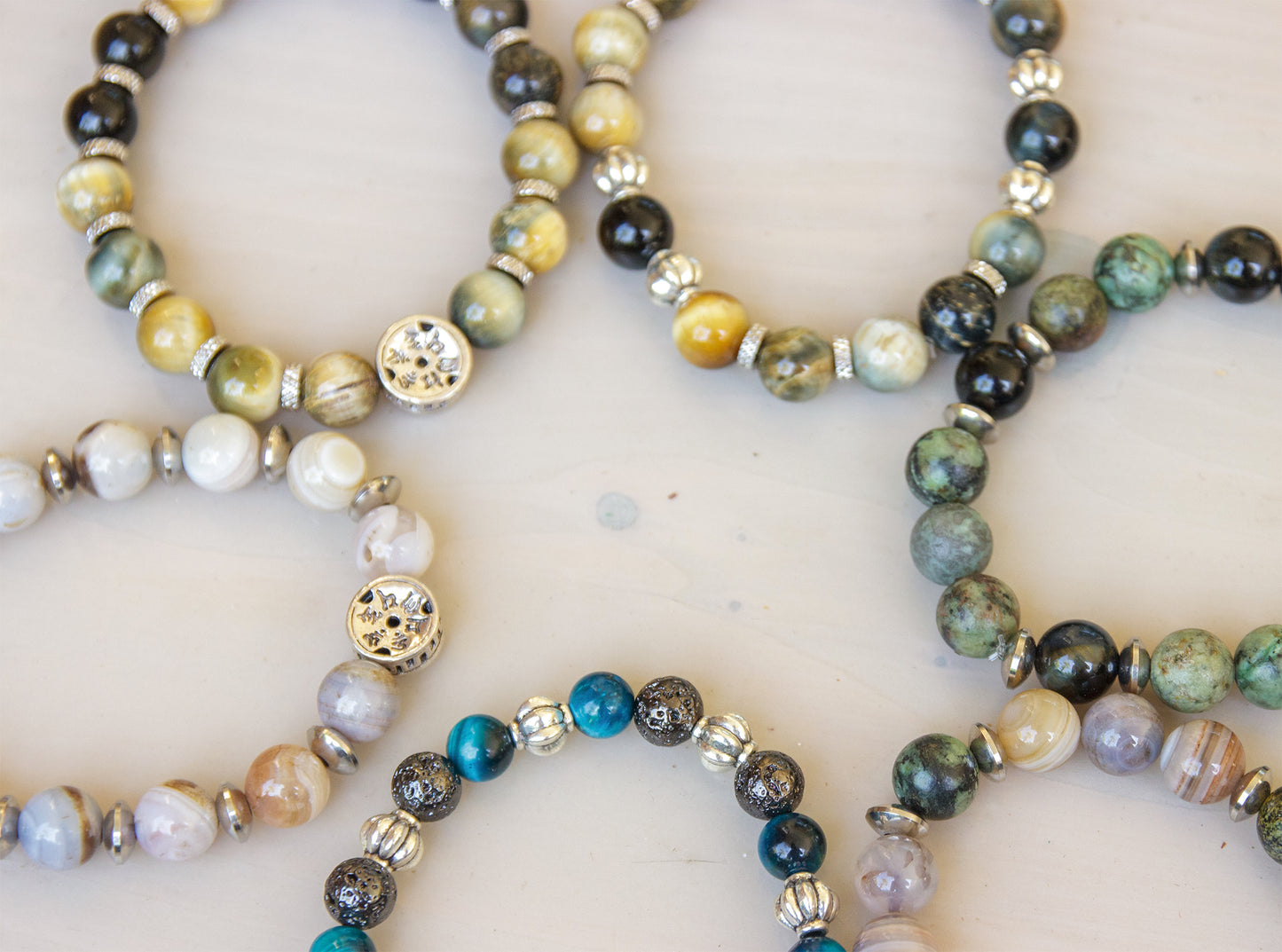 bracelet homme oeil de tigre jaune et obsidienne et perles en acier inox 10 mm avec mantra