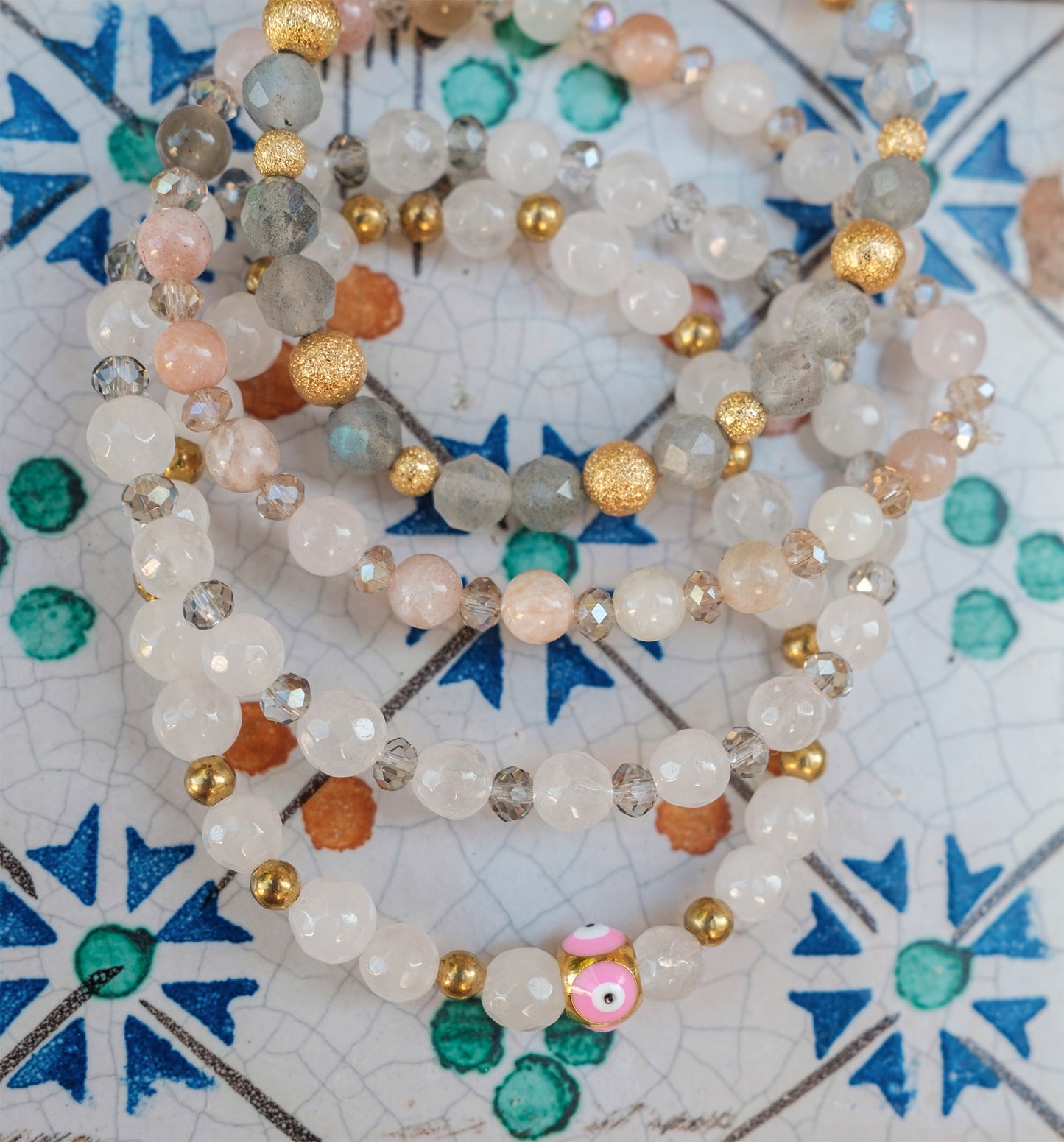 Bracelet femme quartz rose et perle en verre facettée 6mm - caurisandco