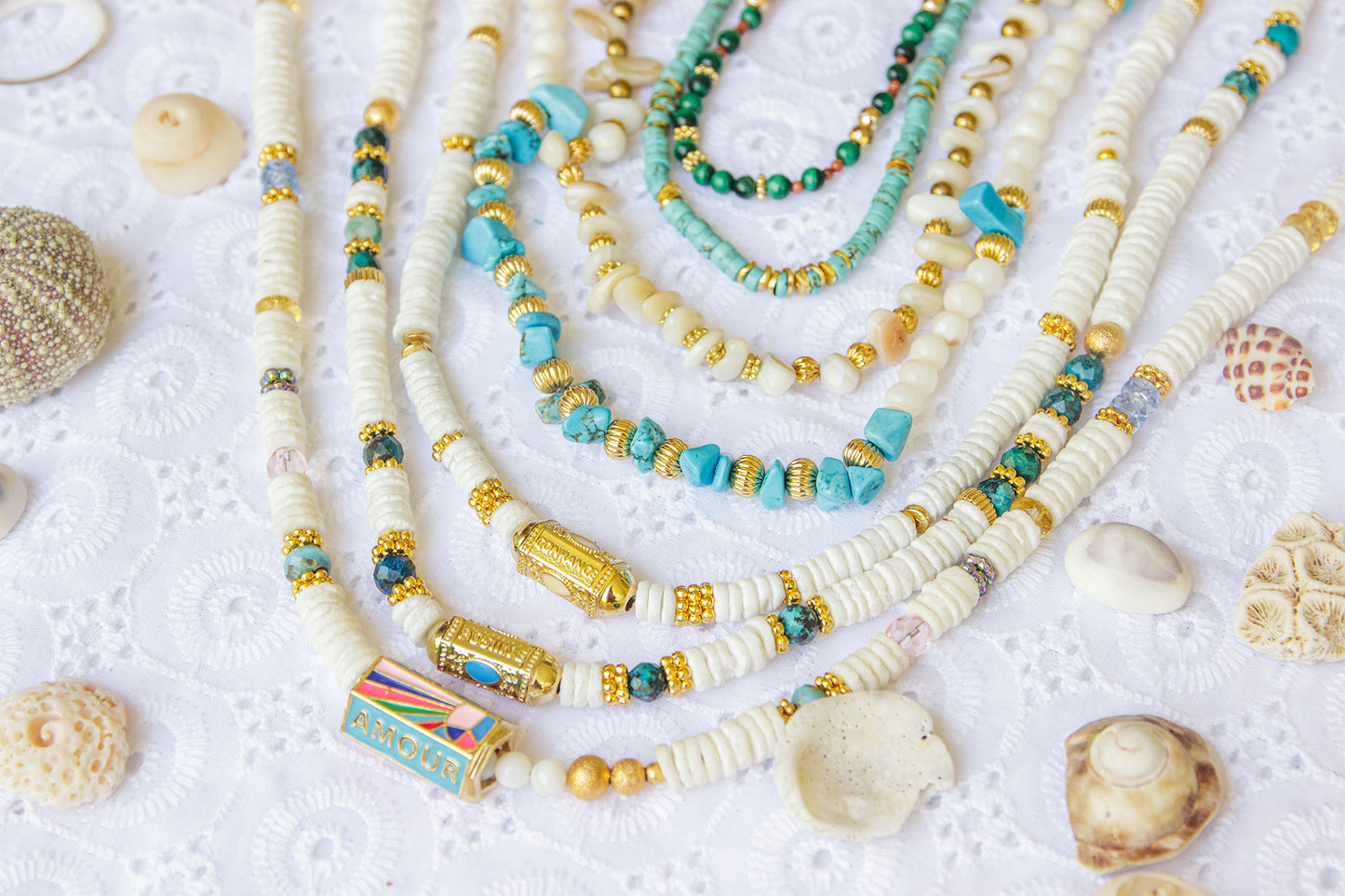 Collier talisman perles heishi coquillage et chrysocolle - caurisandco