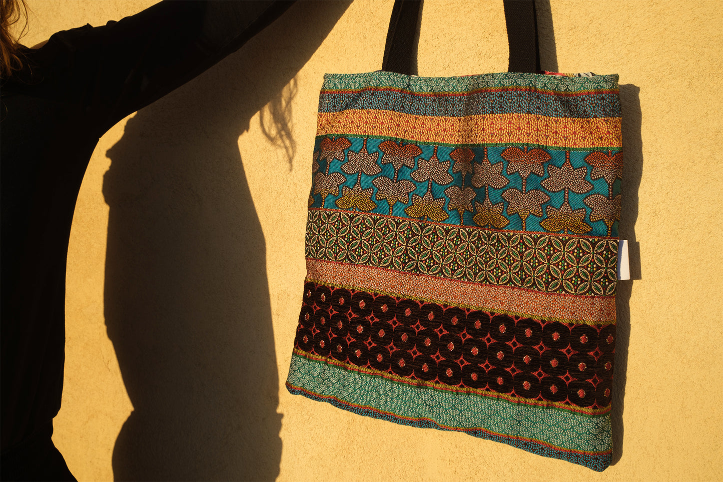 sac tote bag jacquard motif ethnique PIECE UNIQUE 47cm47cm - caurisandco