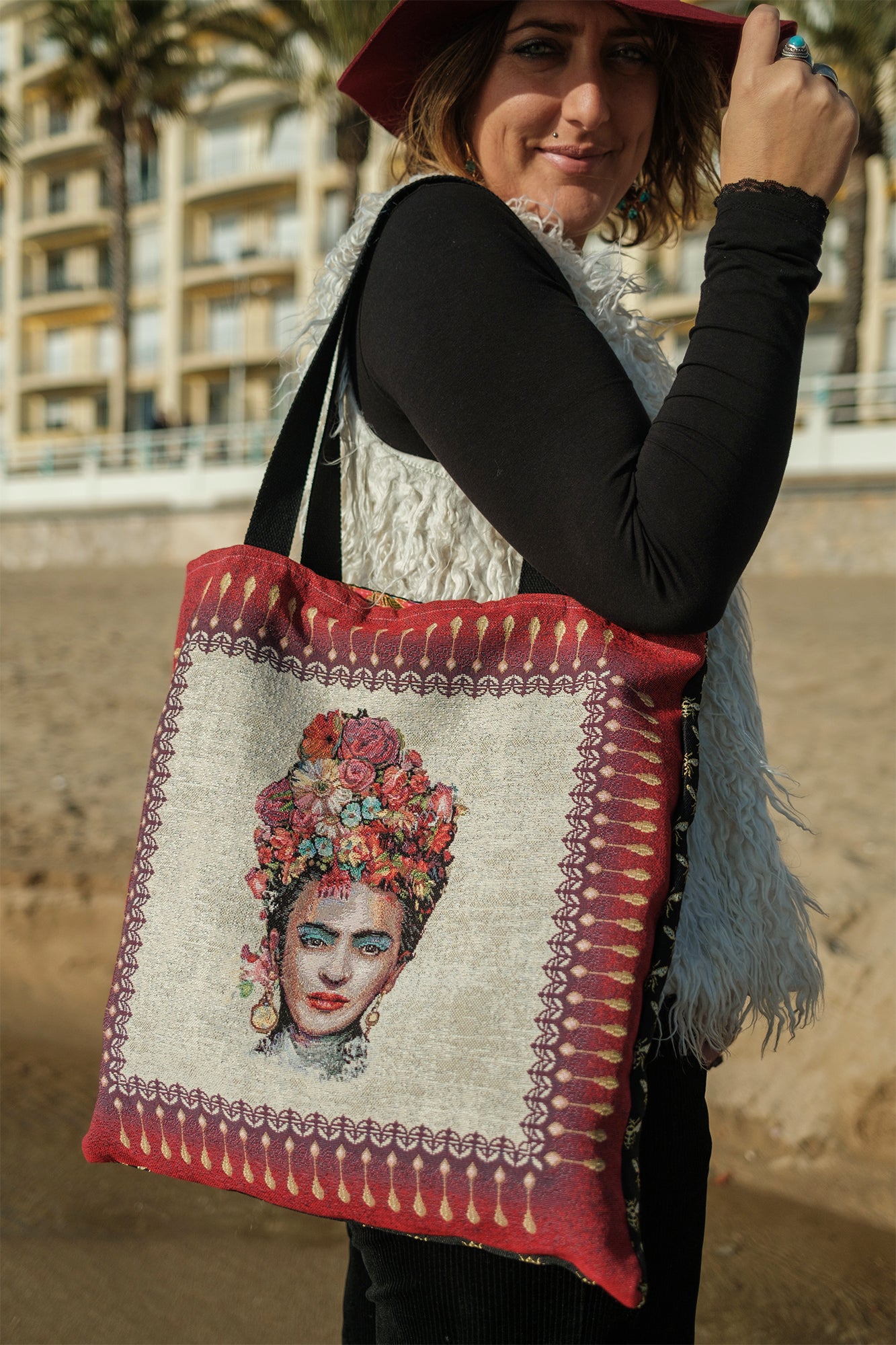 Sac tote bag femme Frida 45*45 cm rouge maya doublure batik PIECE UNIQUE - caurisandco