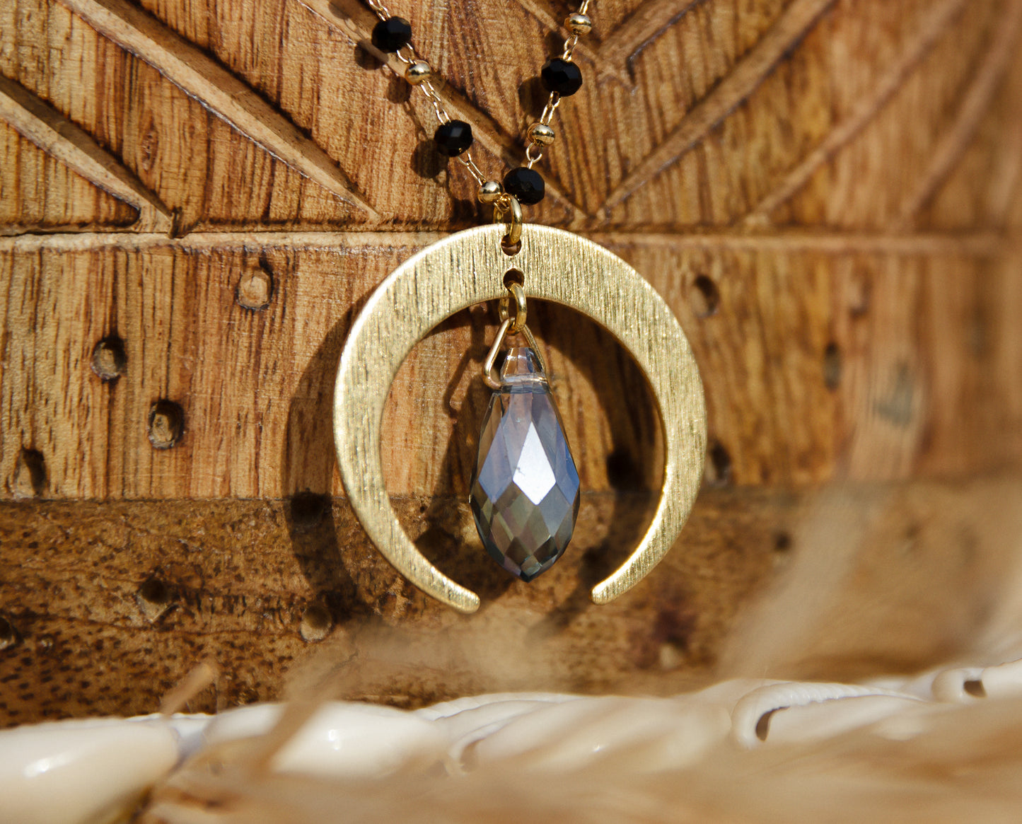 collier femme en acier inoxydable chaine rosaire et pendentif lune en laiton brut et goutte en cristal caurisandco cauris and co