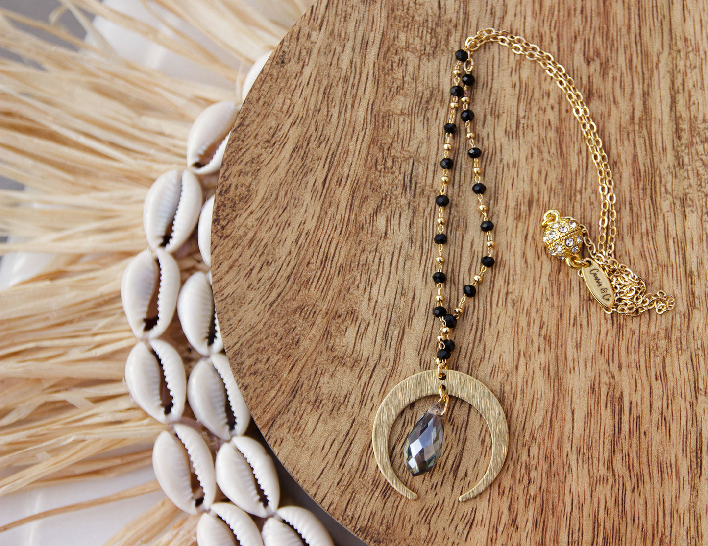 collier femme en acier inoxydable chaine rosaire et pendentif lune en laiton brut et goutte en cristal caurisandco cauris and co