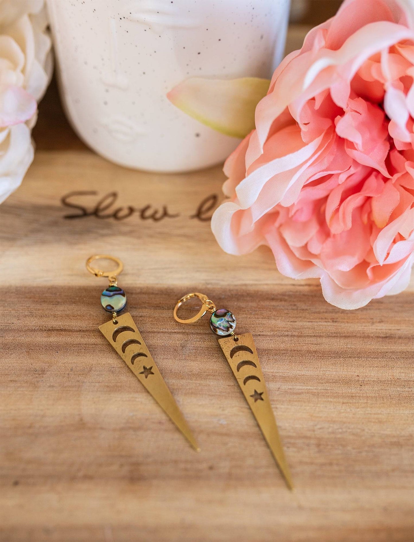 boucle d'oreille celeste avec abalone faite main - caurisandco