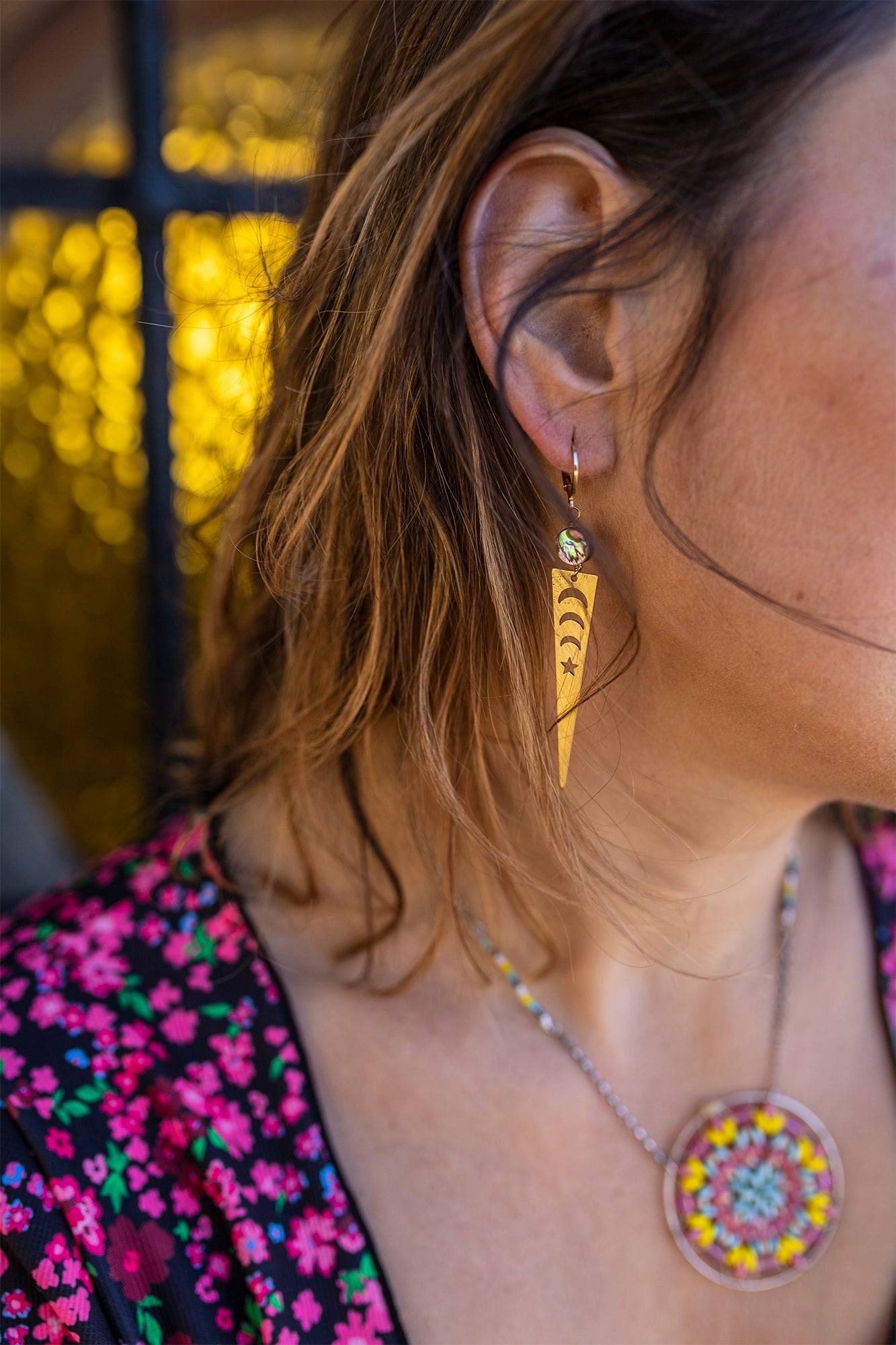 boucle d'oreille celeste avec abalone faite main - caurisandco
