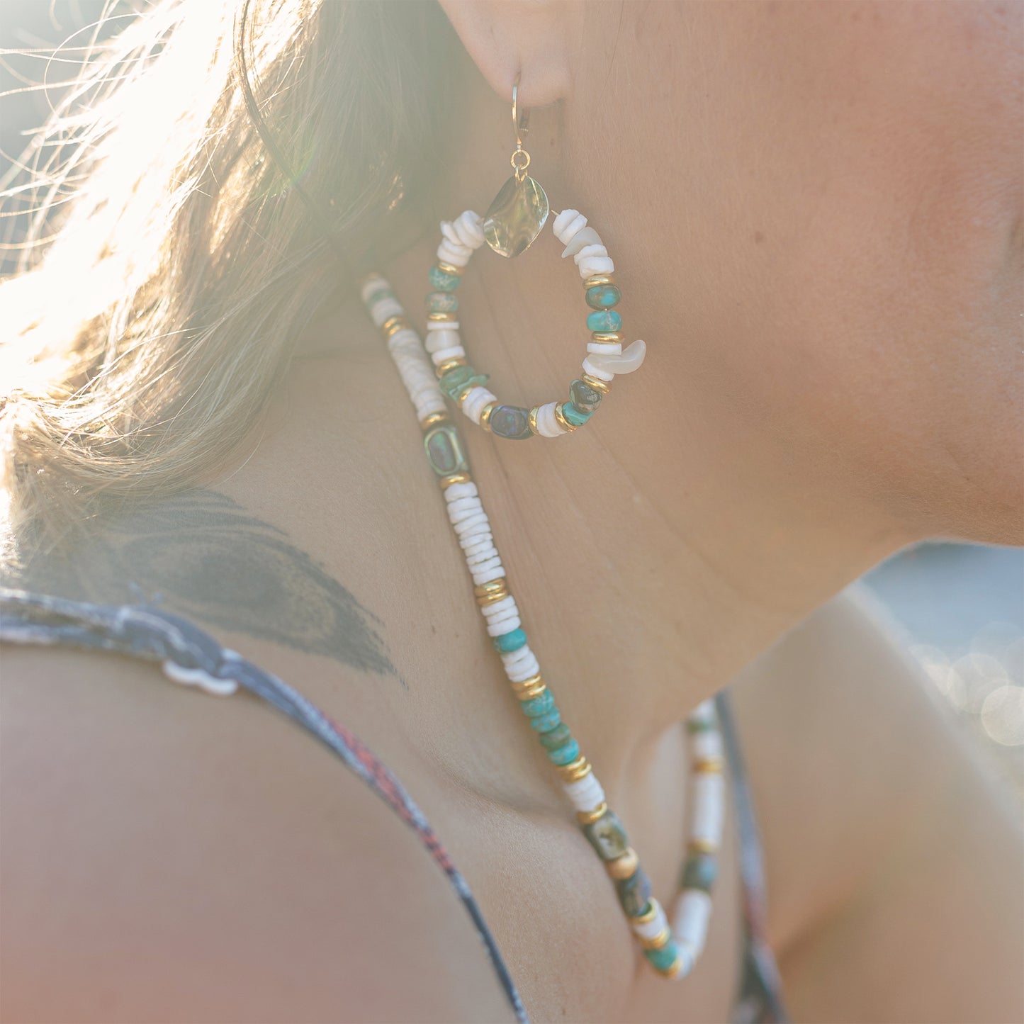 Boucle d'oreille heishi coquillage et abalone pendante cauris and co - caurisandco