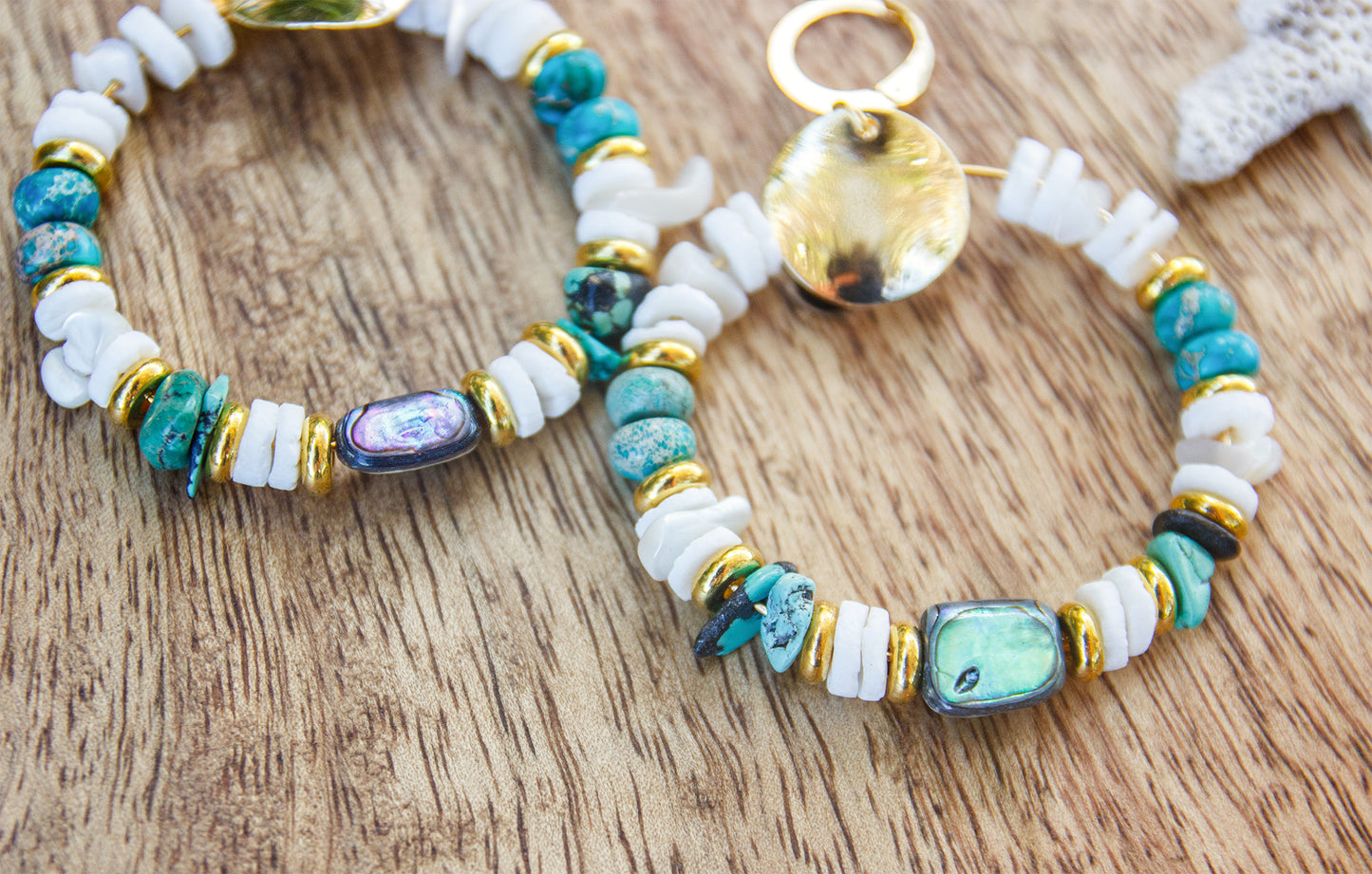 Boucle d'oreille heishi coquillage et abalone pendante cauris and co - caurisandco