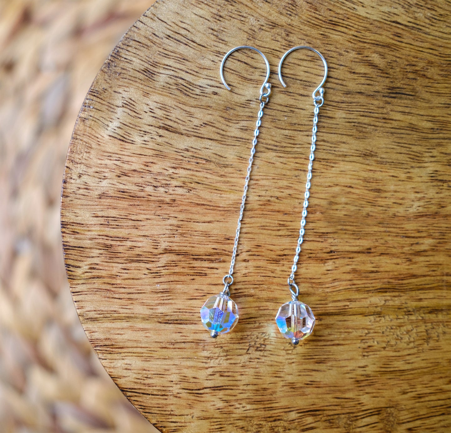 Boucle d'oreille pendante (4cm) en argent 925 et perle en cristal (10mm) - caurisandco