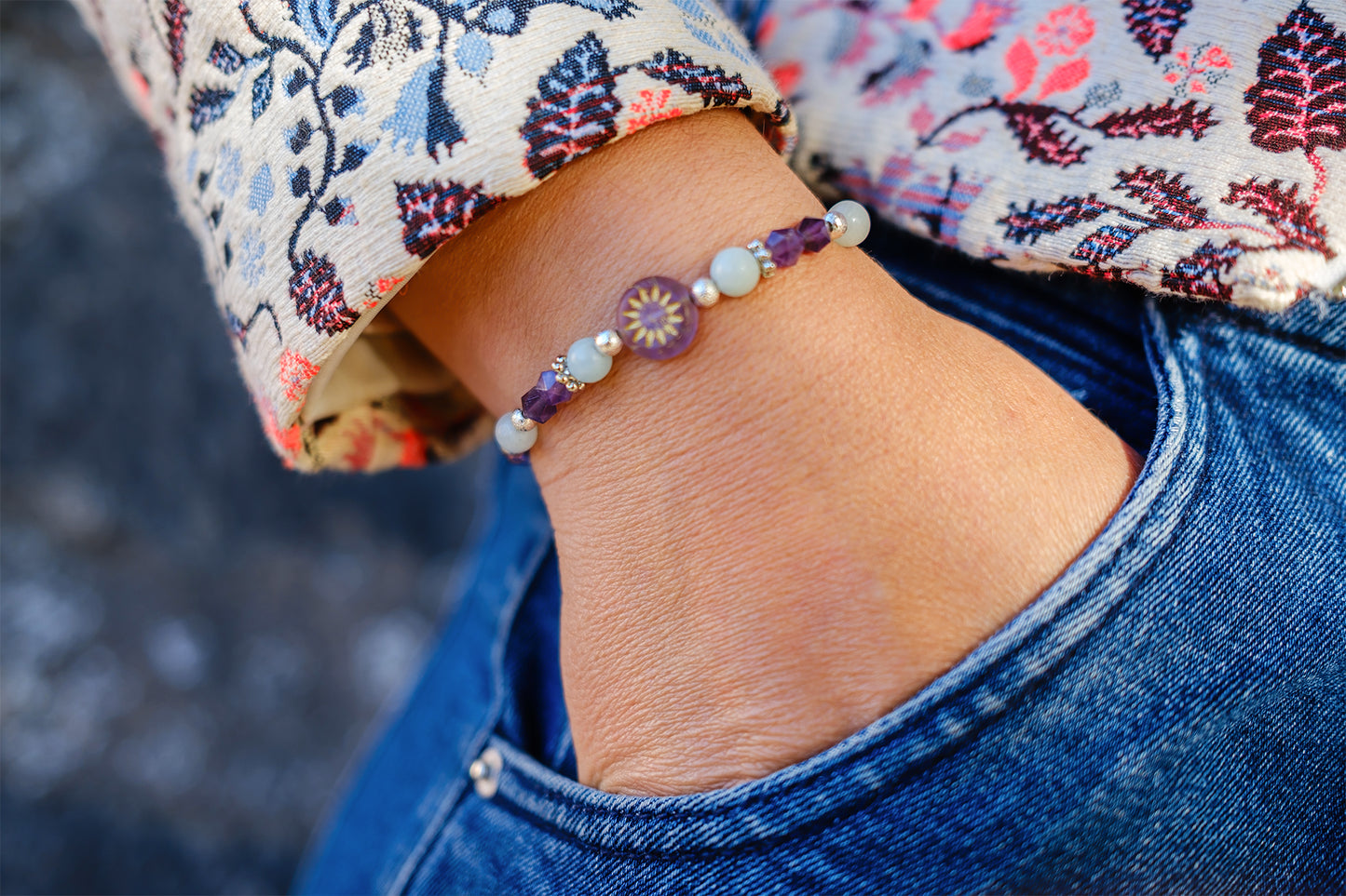 Bracelet amazonite (6mm) ,amethyste et perles en verre avec fermoir magnetique - caurisandco
