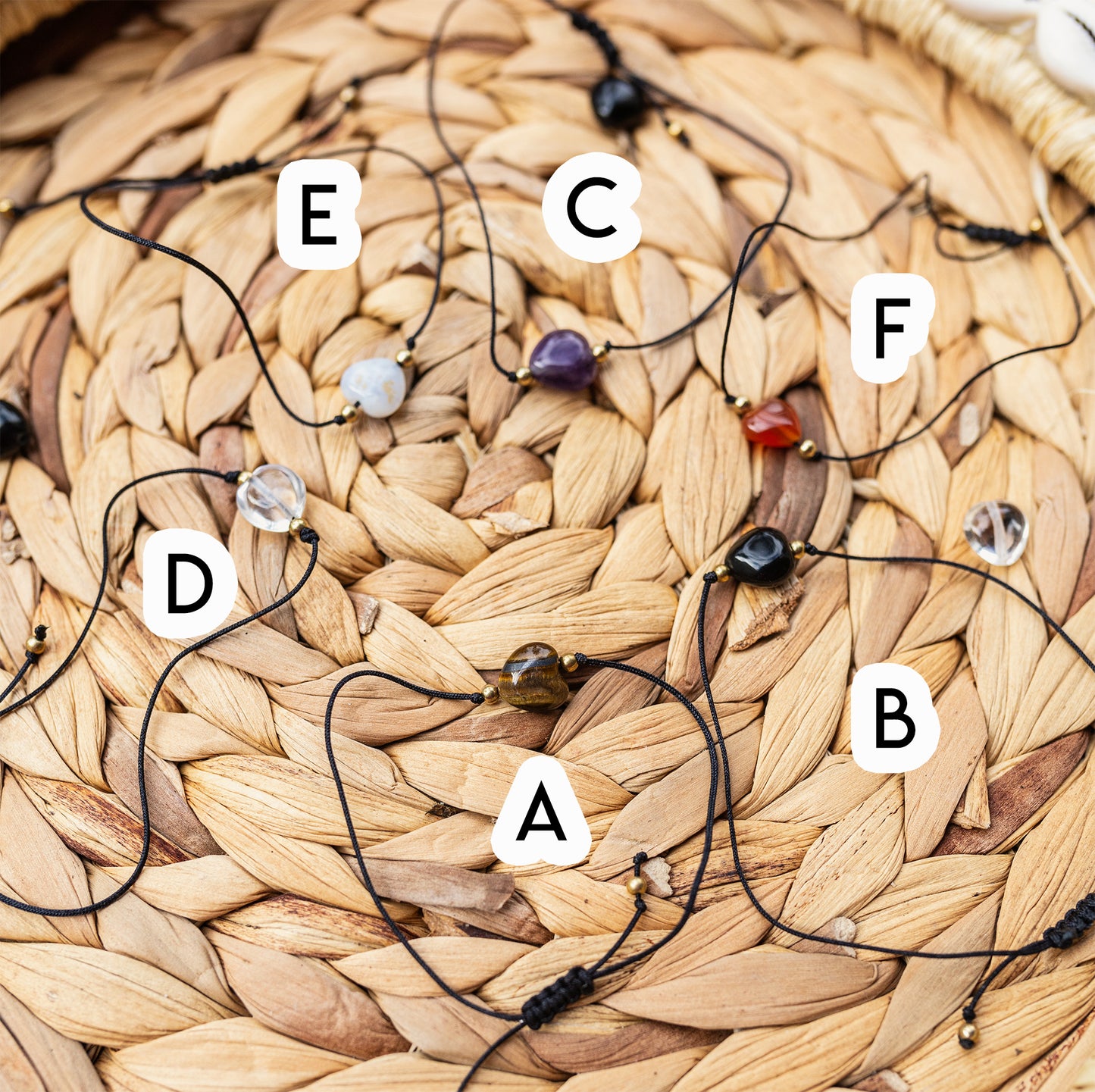bracelet amitié pierre en coeur réglable fait main - caurisandco