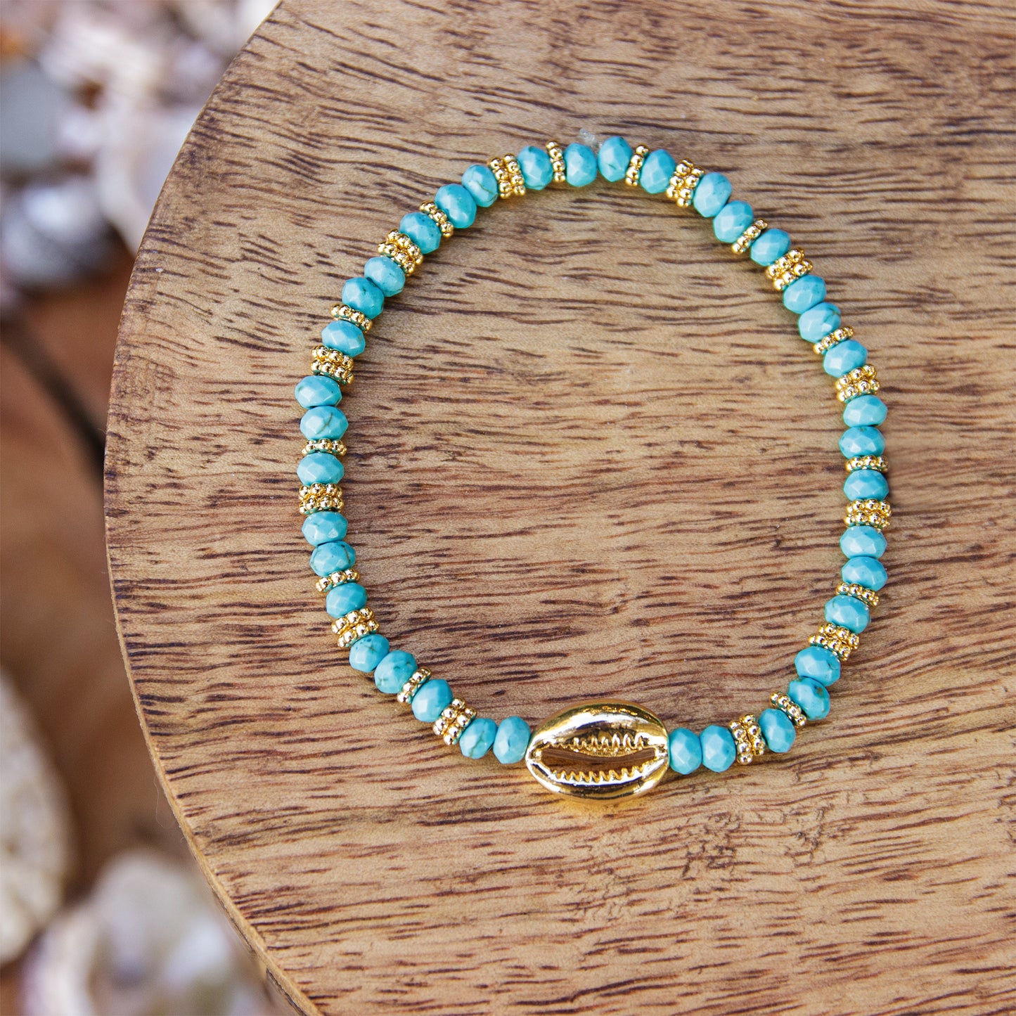 Bracelet femme cauri doré et howlite turquoise - caurisandco
