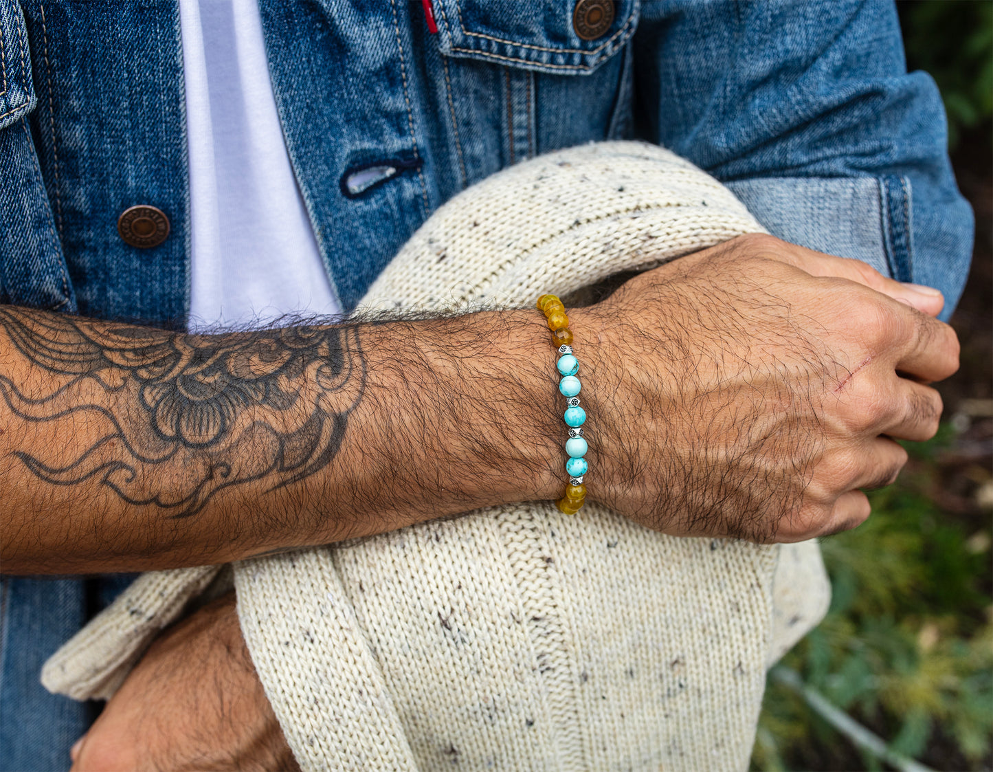 bracelet agate jaune 6mm et howlite turquoise - caurisandco