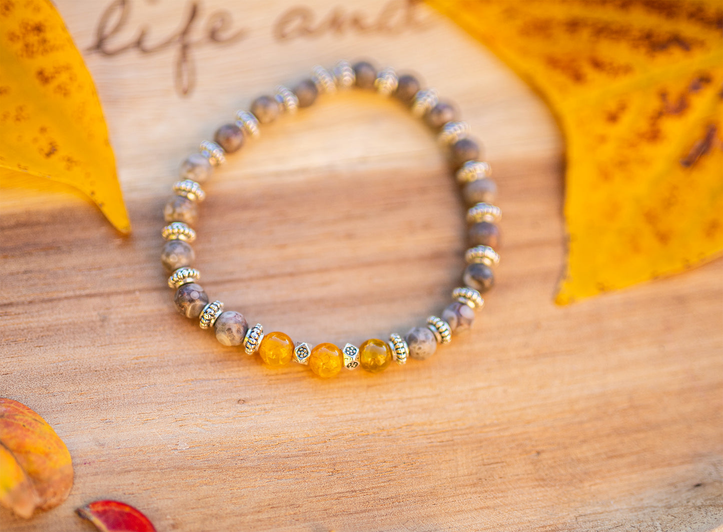 bracelet agate fossile et jaune 6mm fait main piece unique - caurisandco