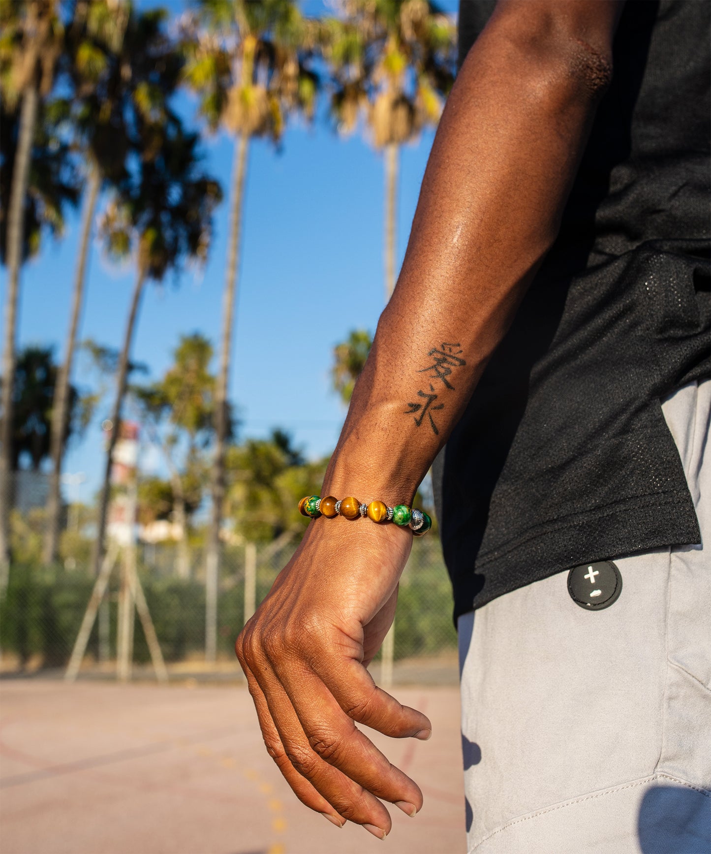 bracelet oeil de tigre,perle en verre avec dragon fait main piece unique - caurisandco