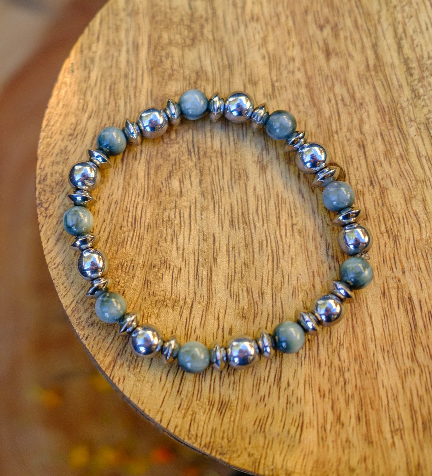 Bracelet homme 8mm oeil de faucon (oeil de tigre teintée grise) et hematite argenté - caurisandco