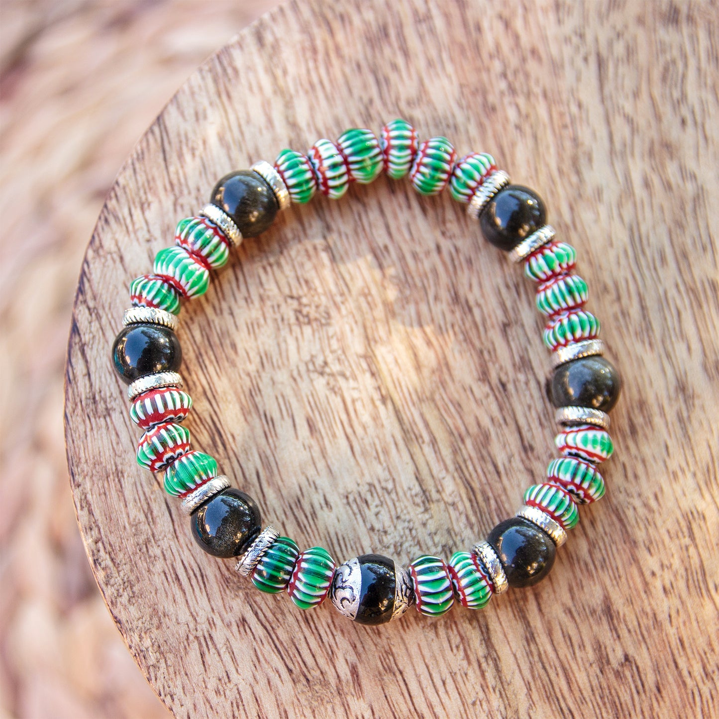 Bracelet perle chevron verte et obsidienne 8mm - caurisandco