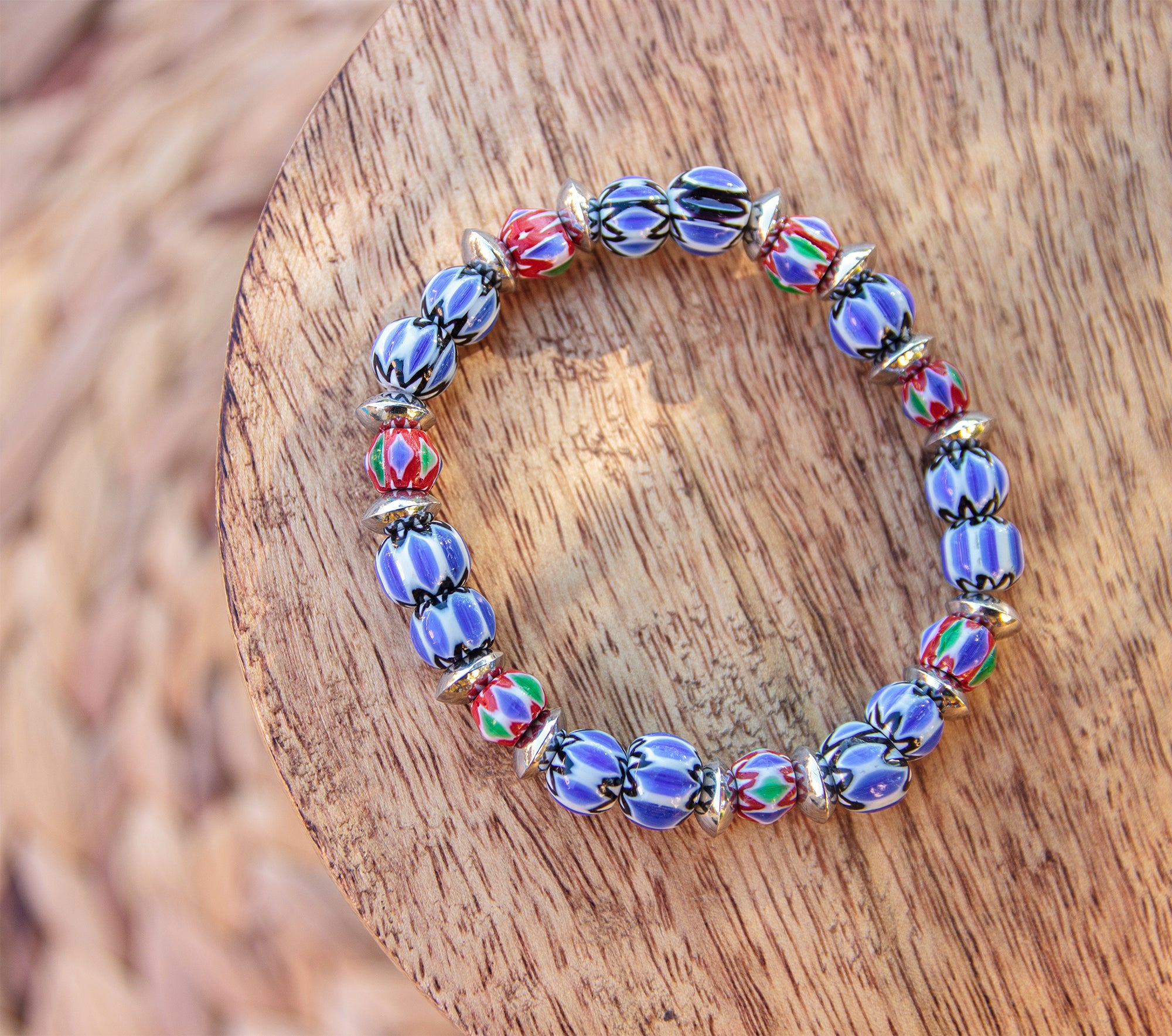 Bracelet perle chevron rouge multicolore en céramique – caurisandco
