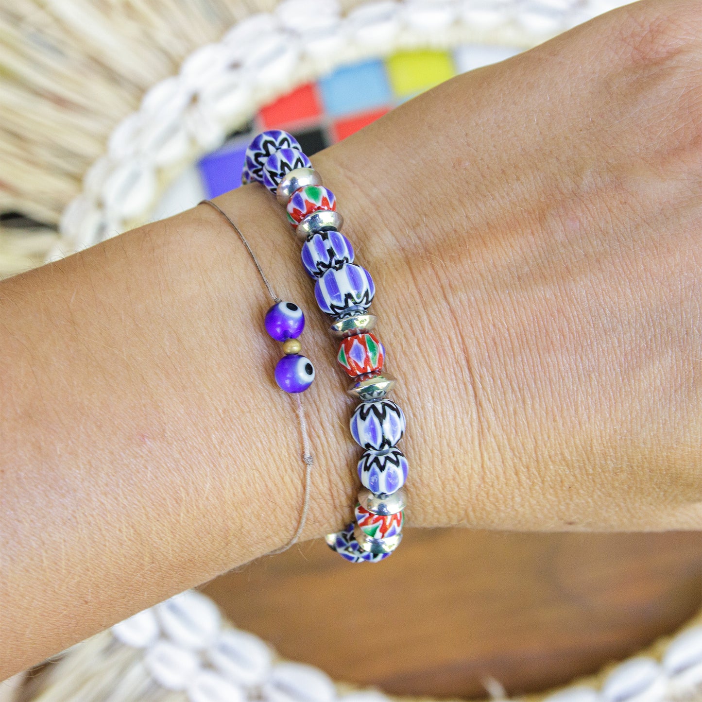 Bracelet perle chevron bleu foncé et rouge en céramique - caurisandco