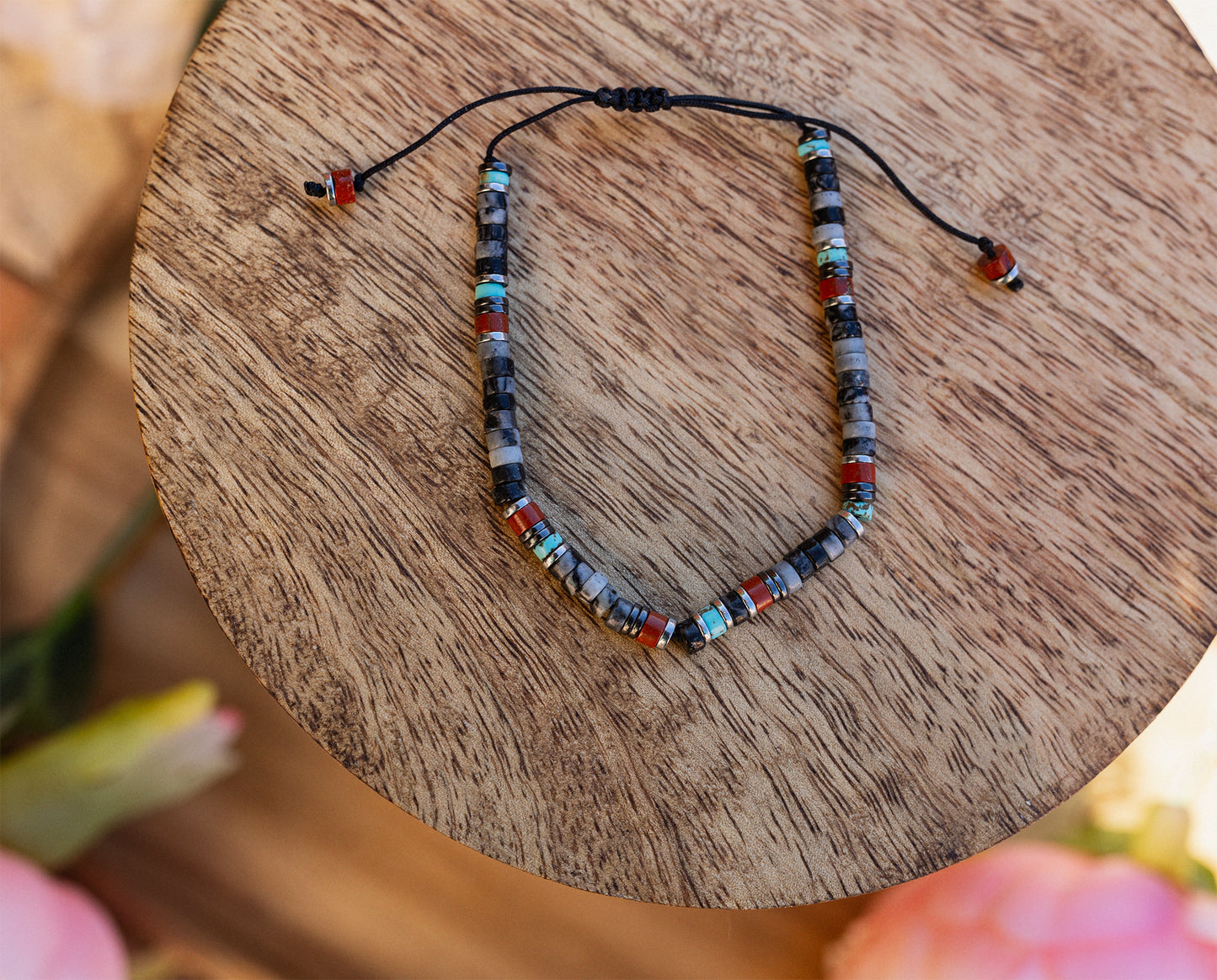 bracelet perle heishi jaspe noir hematite et agate noeud coulissant fait main - caurisandco