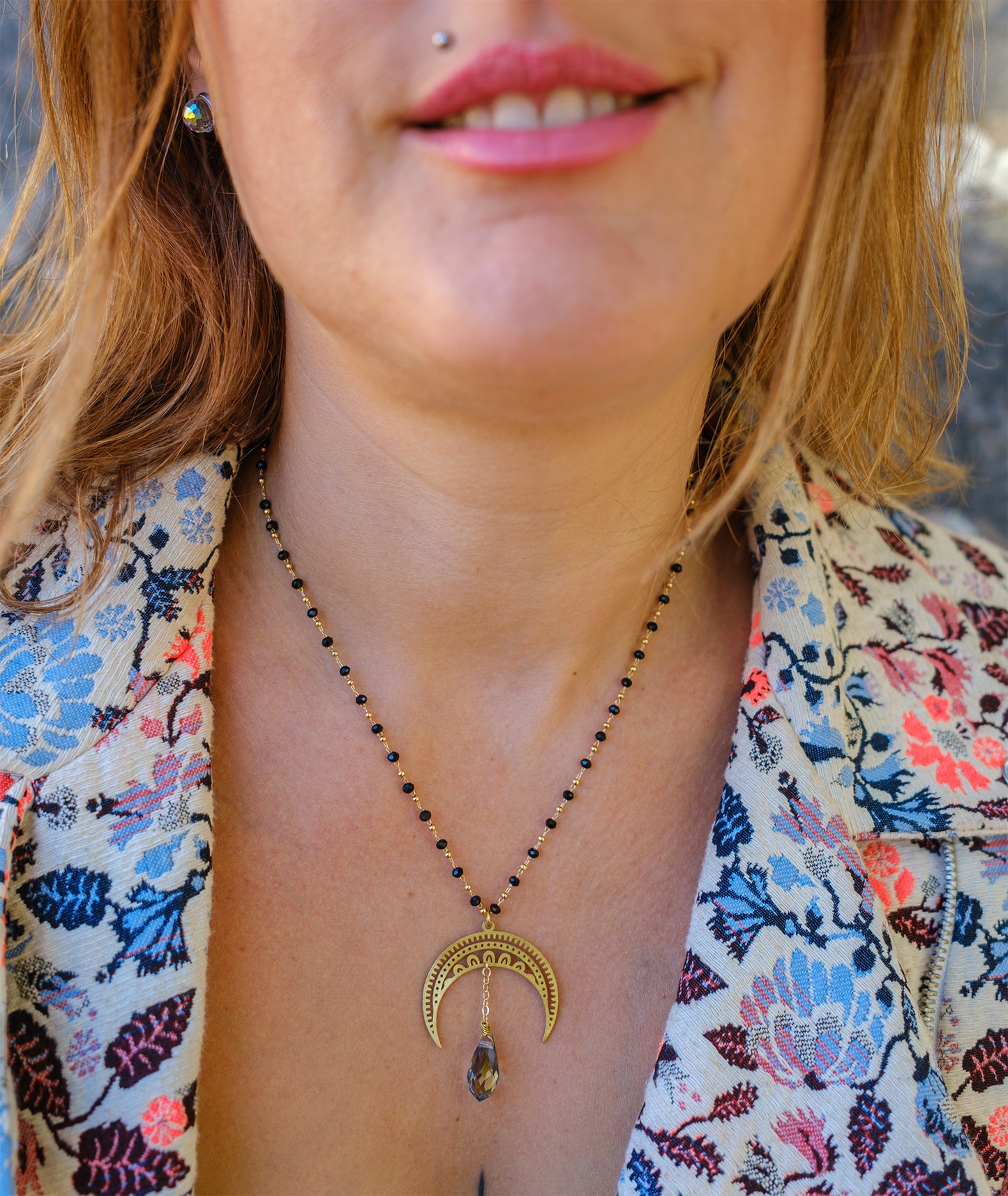 Collier en acier inoxydable en perles noire et pendentif lune et goutte en cristal - caurisandco