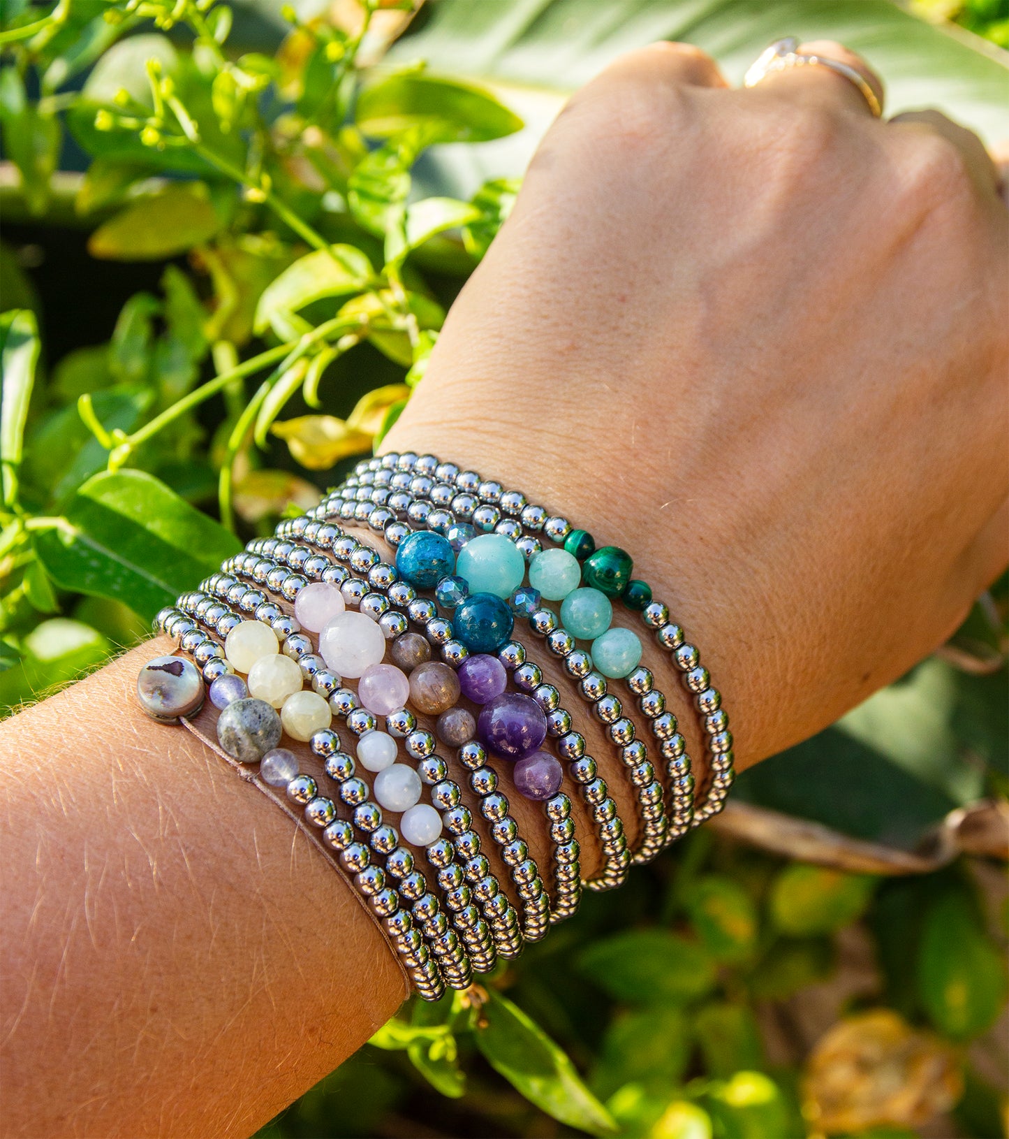 bracelet en perles en acier inoxydable et pierres gemmes fait main - caurisandco