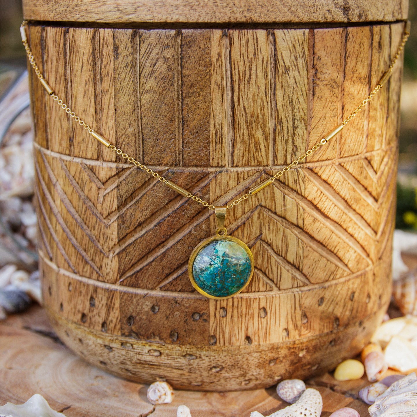 Collier en acier inoxydable doré et pendentif chrysocolle (20mm) - caurisandco