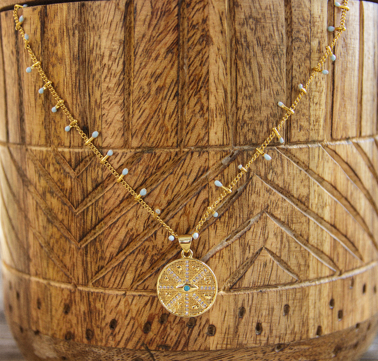 collier pendentif œil en acier inoxydable fin à sequins - caurisandco