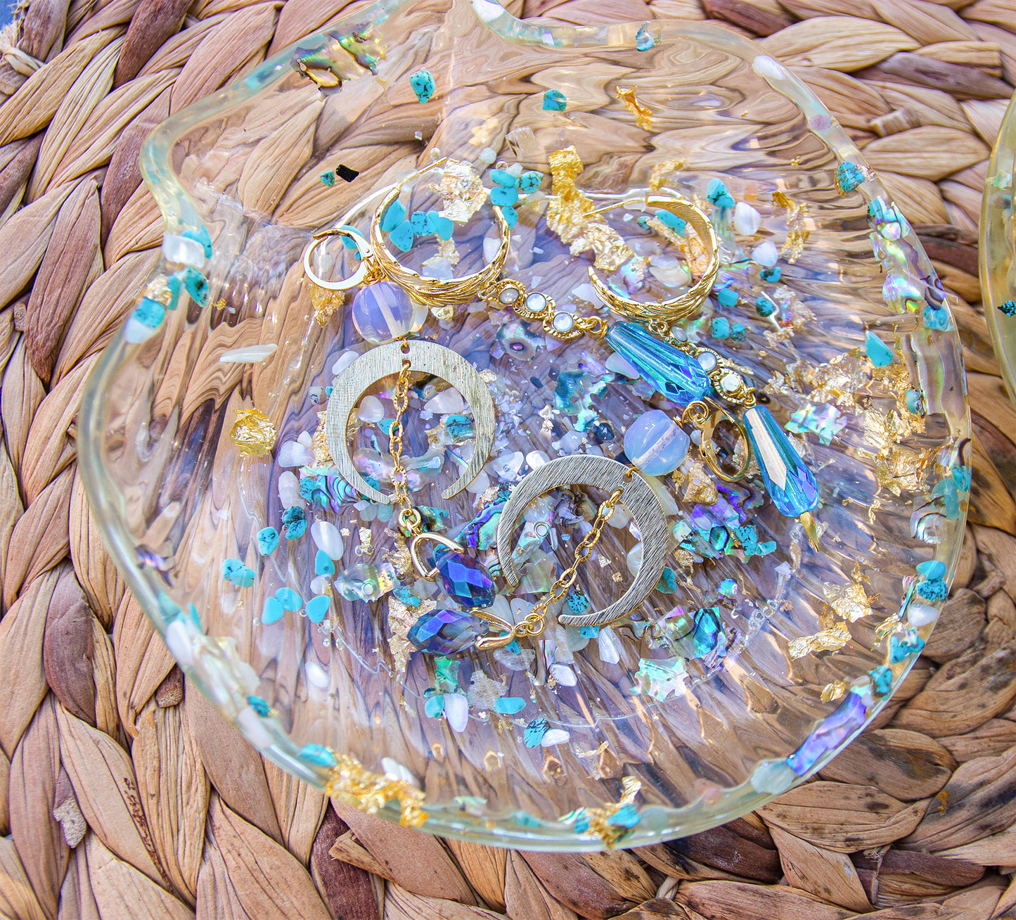 Coupelle en résine epoxy avec inclusion coquillage (porte bijou-savon ou vide poche) taille L (15.5*14.7cm) - caurisandco