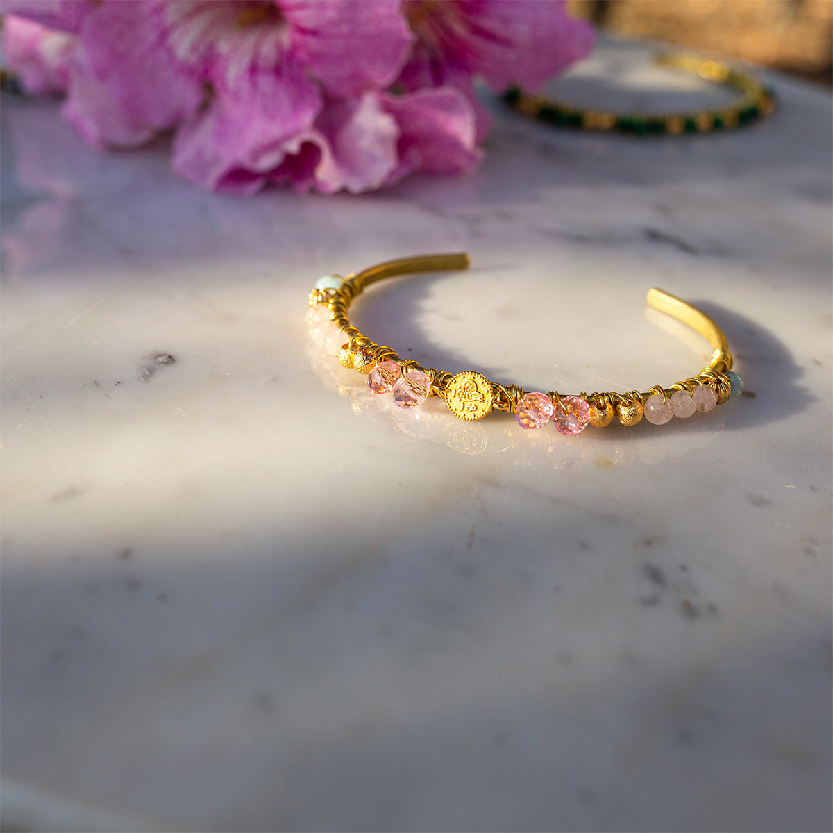 bracelet femme tissée morganite cristal fait main - caurisandco