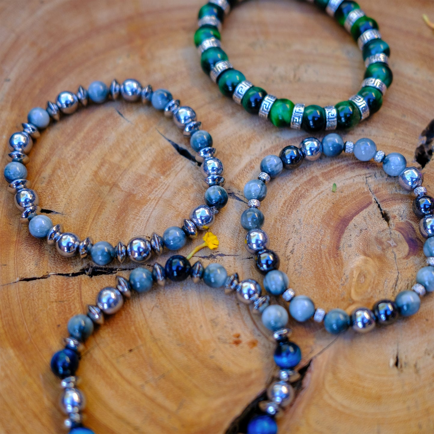 Bracelet homme 8mm oeil de faucon (oeil de tigre teintée grise) et hematite argenté - caurisandco