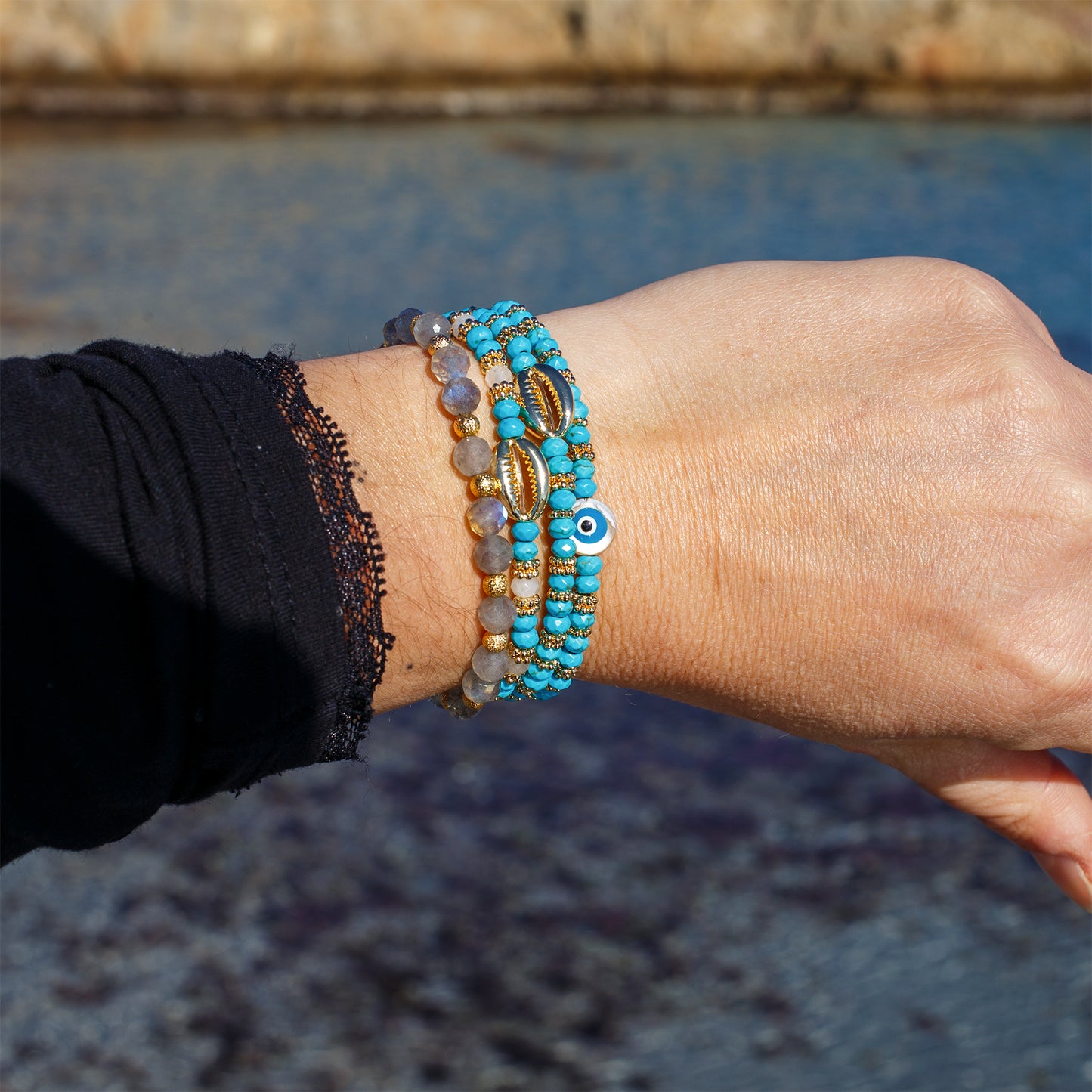 Bracelet femme cauri doré et howlite turquoise - caurisandco