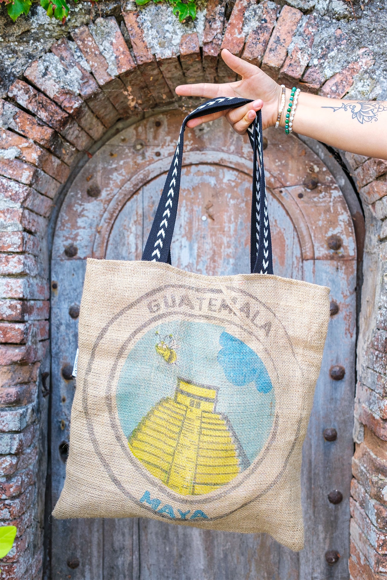Sac tote bag en toile de jute MAIA 45*45 cm doublure batik - caurisandco