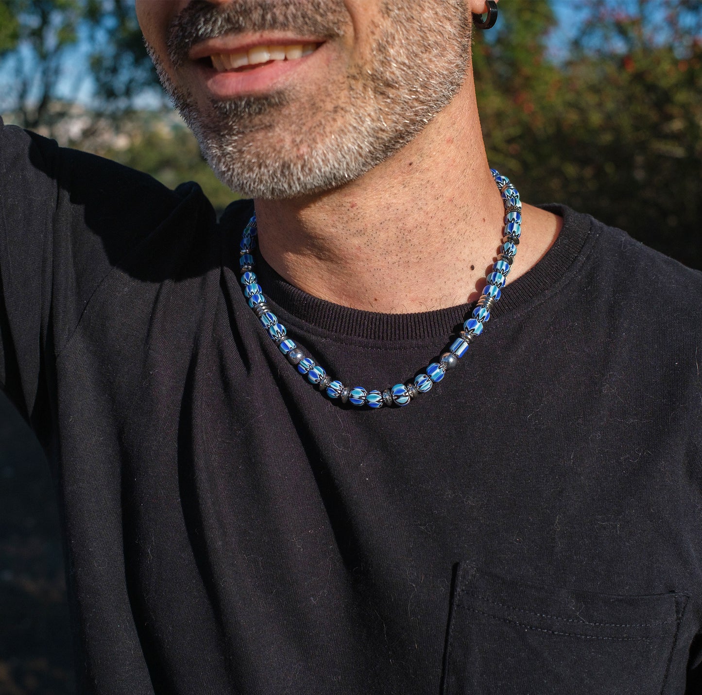 collier homme perles chevrons bleu