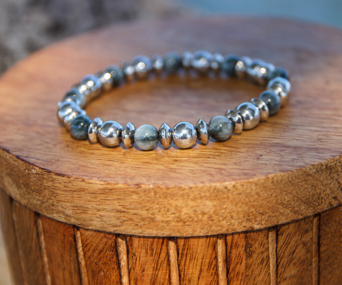 Bracelet homme 8mm oeil de faucon (oeil de tigre teintée grise) et hematite argenté