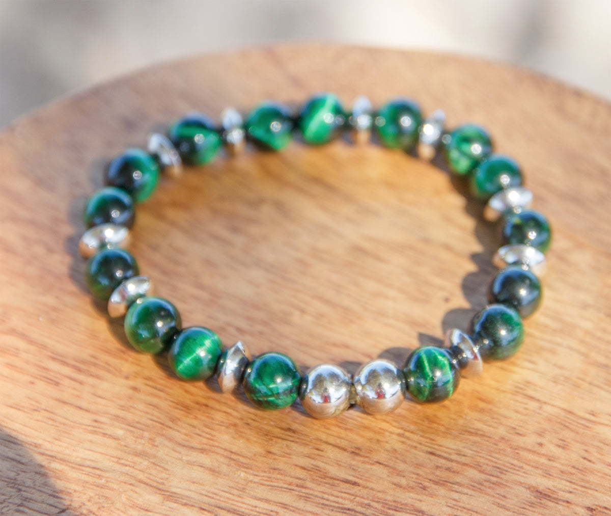Bracelet perles oeil de tigre teintée verte et hematite argenté 8 mm