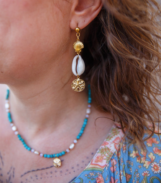 Boucles d’oreilles pendantes bohèmes cauris &  sand dollar