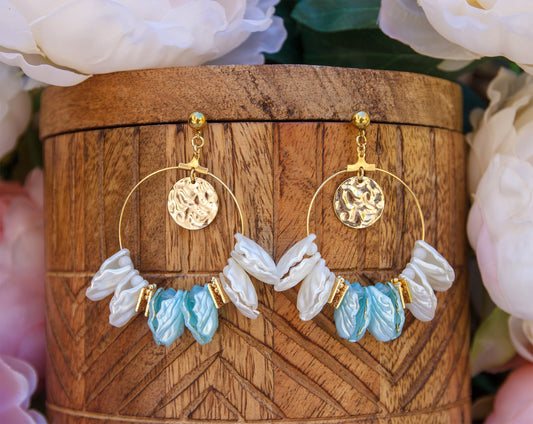 Boucles d’oreilles pétale de fleurs blanche et bleu