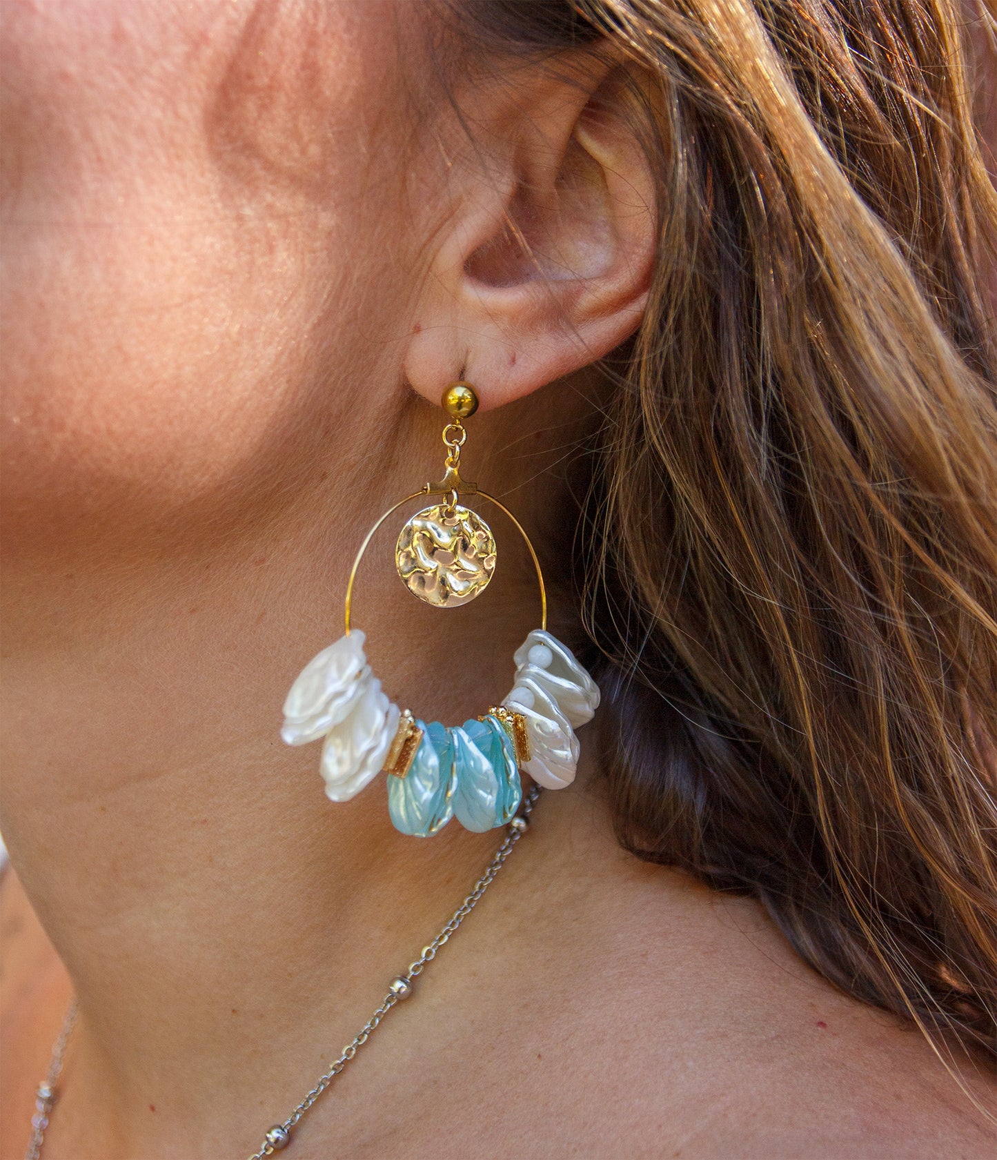 Boucles d’oreilles pétale de fleurs blanche et bleu