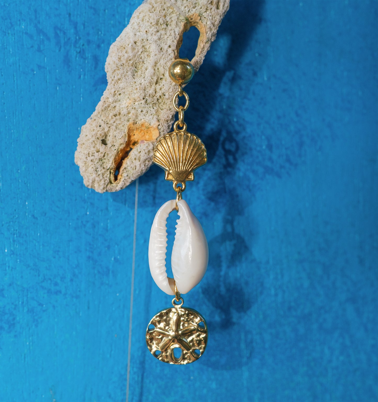 Boucles d’oreilles pendantes bohèmes cauris &  sand dollar
