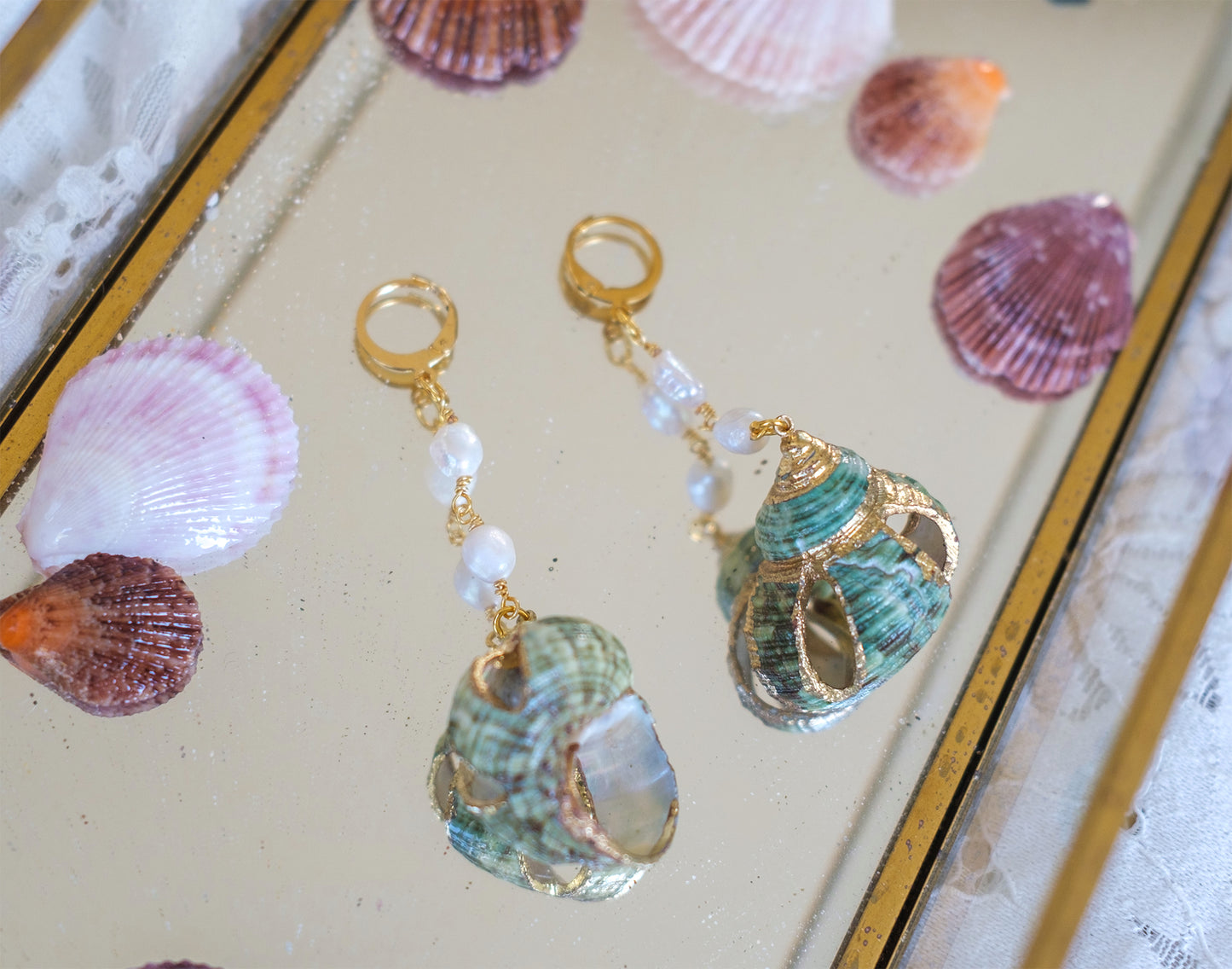 Boucles d'oreilles chaine nacre et coquillage