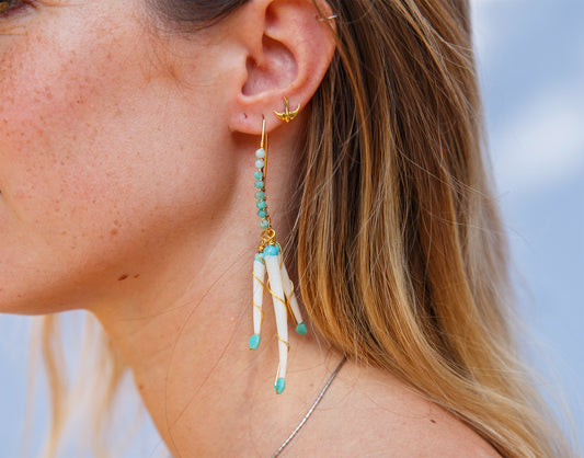 Boucles d’oreilles pendantes coquillage nacre dentalium et perles turquoise( 2 modèles différents)