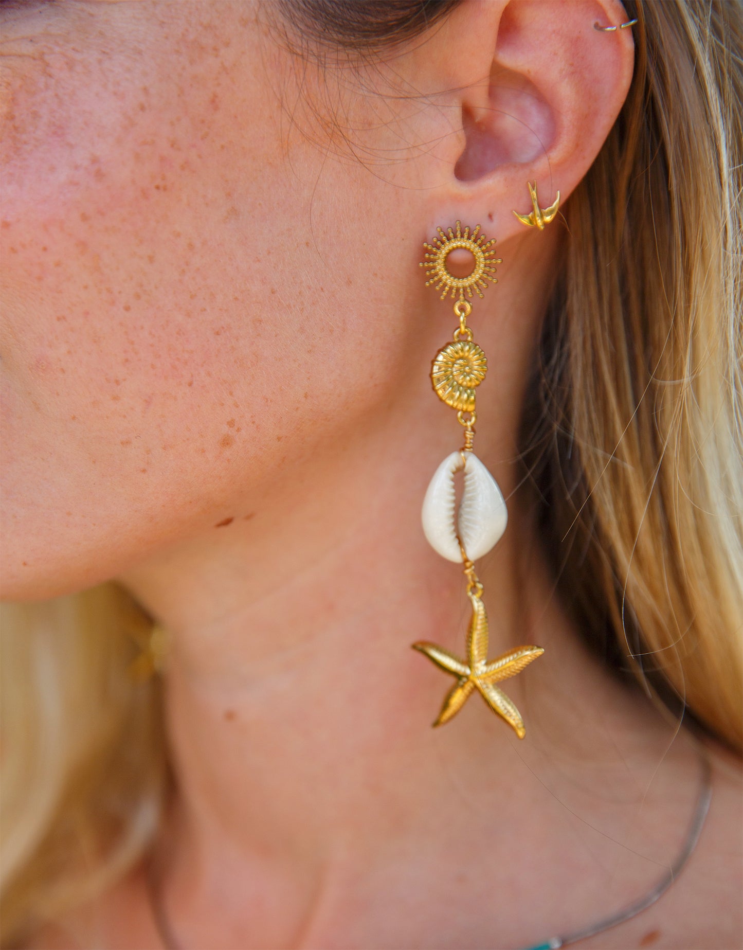 Boucles d’oreilles pendantes bohèmes cauris & étoile de mer