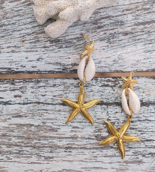 Boucles d’oreilles pendantes bohèmes – cauris & étoile de mer