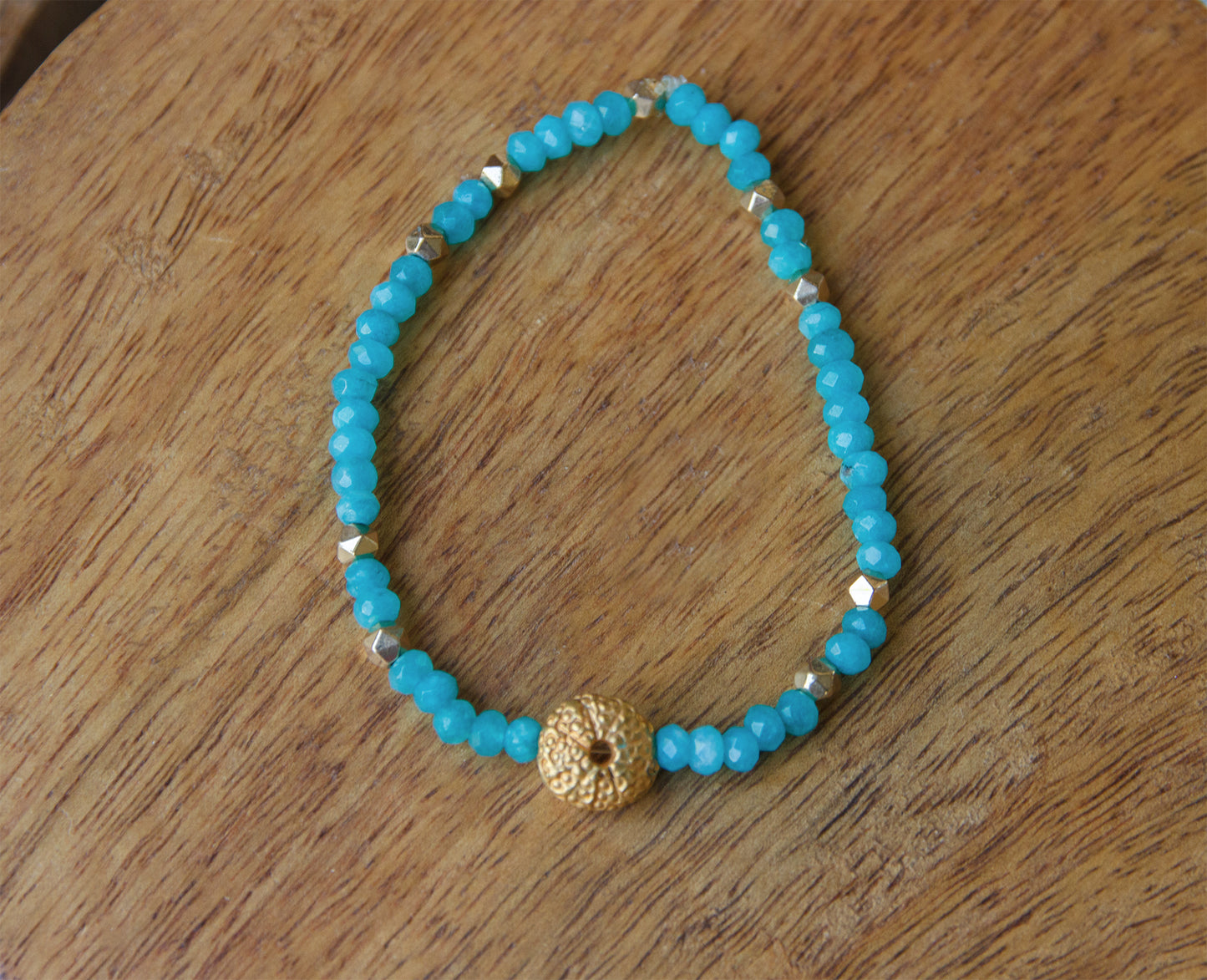 bracelet perle femme oursin doré et perle en verre turquoise